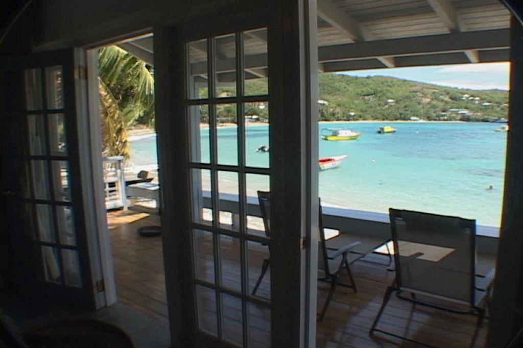 Bequia Beachfront Villa Hotel Friendship المظهر الخارجي الصورة